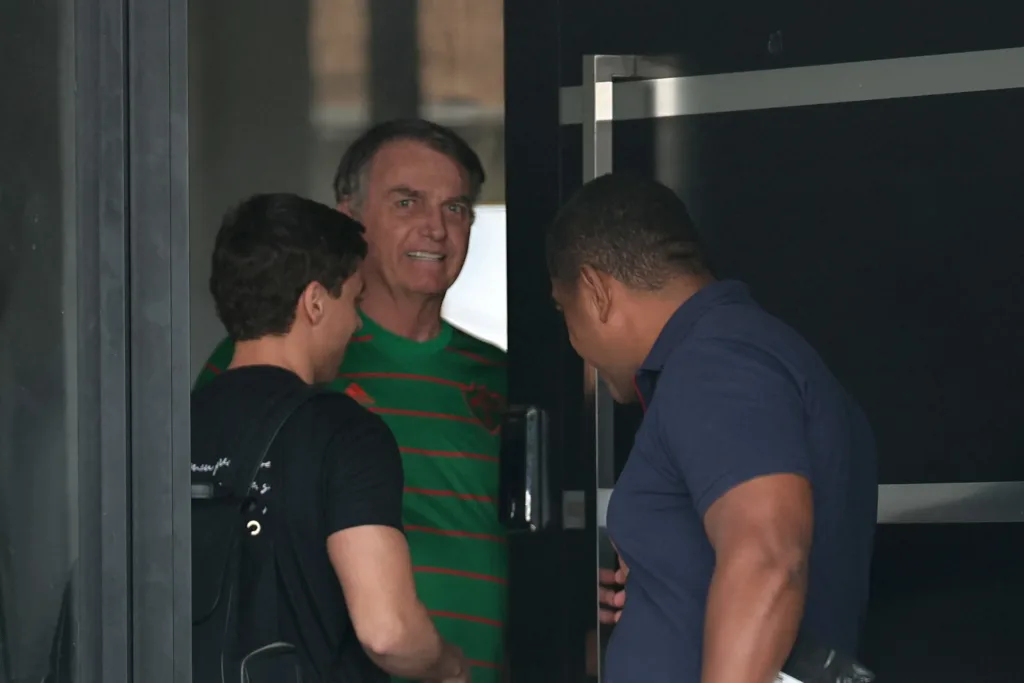 Paraguassu FM 87.9 — Moraes autoriza cirurgia de Bolsonaro e nega pedido de prisão domiciliar O ministro do Supremo Tribunal Federal (STF) Alexandre de Moraes autorizou a realização de um procedimento cirúrgico de Jair Bolsonaro, mas negou o pedido de prisão domiciliar apresentado pela defesa do ex-presidente. “Defiro a realização do ‘reparo cirúrgico em caráter eletivo” apontado como necessário [&hellip;]